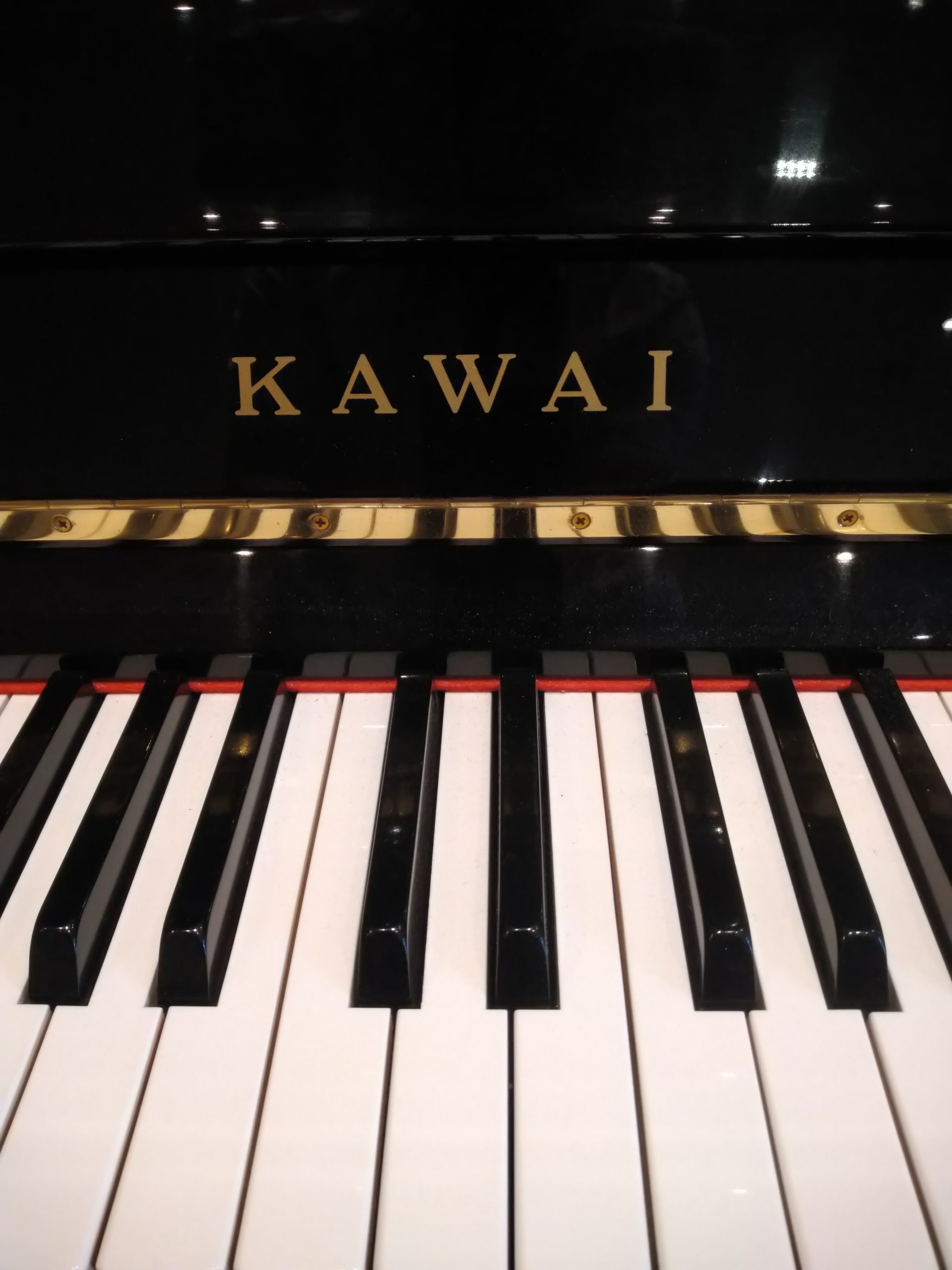 Kawai Klavier CX-5-H, Klappenlogo