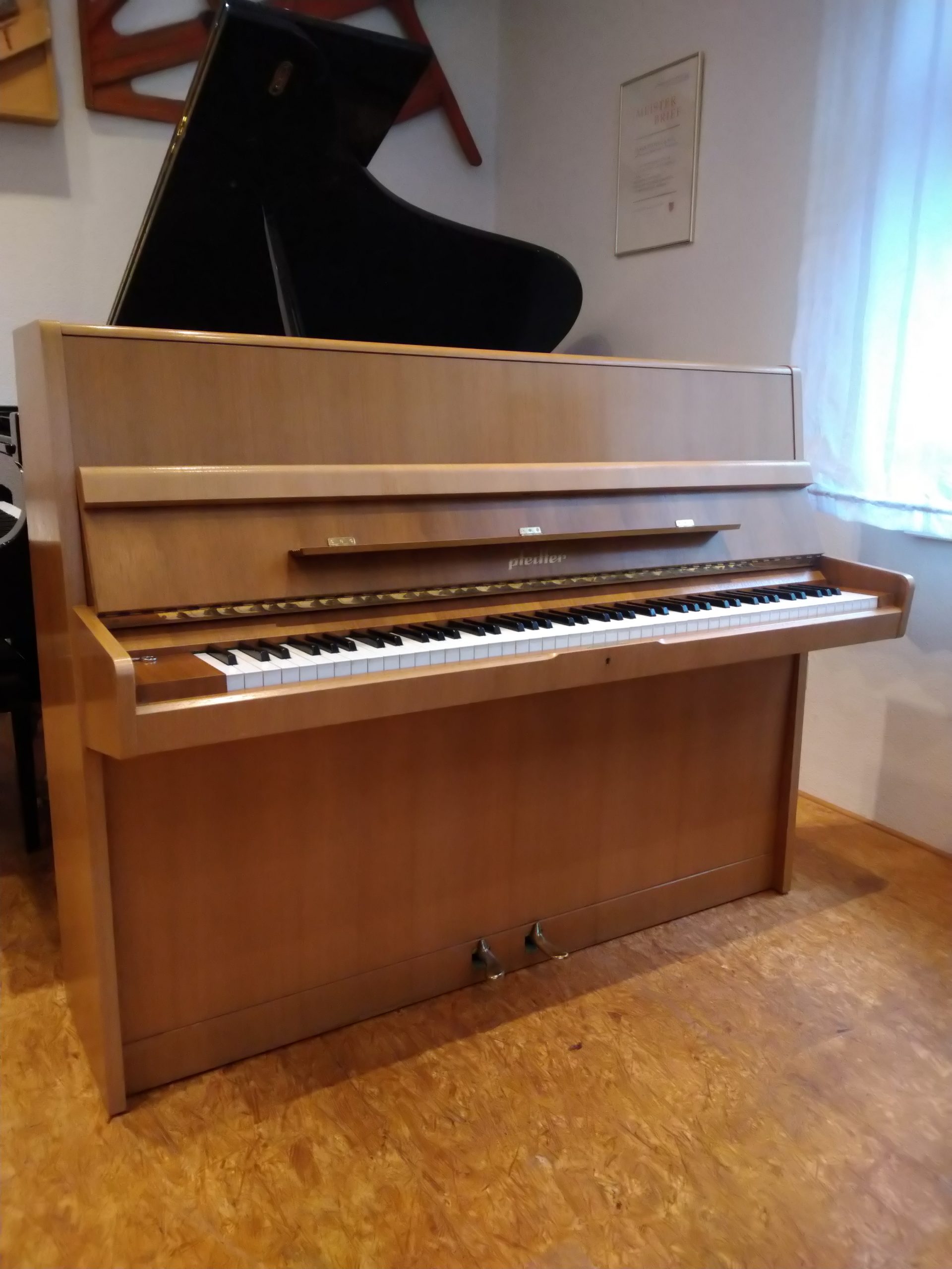 Pfeiffer Klavier 110 Ansicht offen