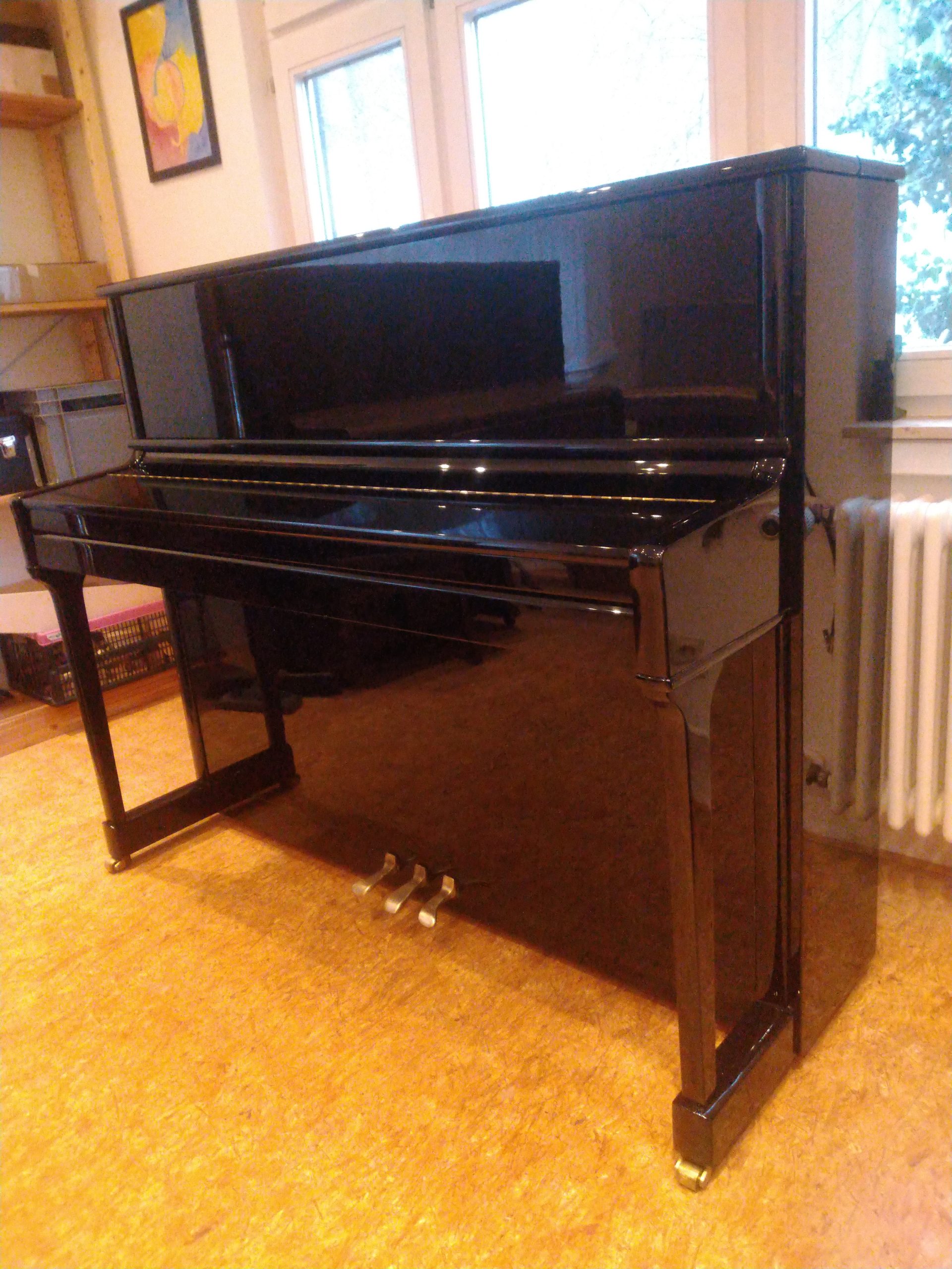 Schimmel Klavier Modell 120, Ansicht geschlossen
