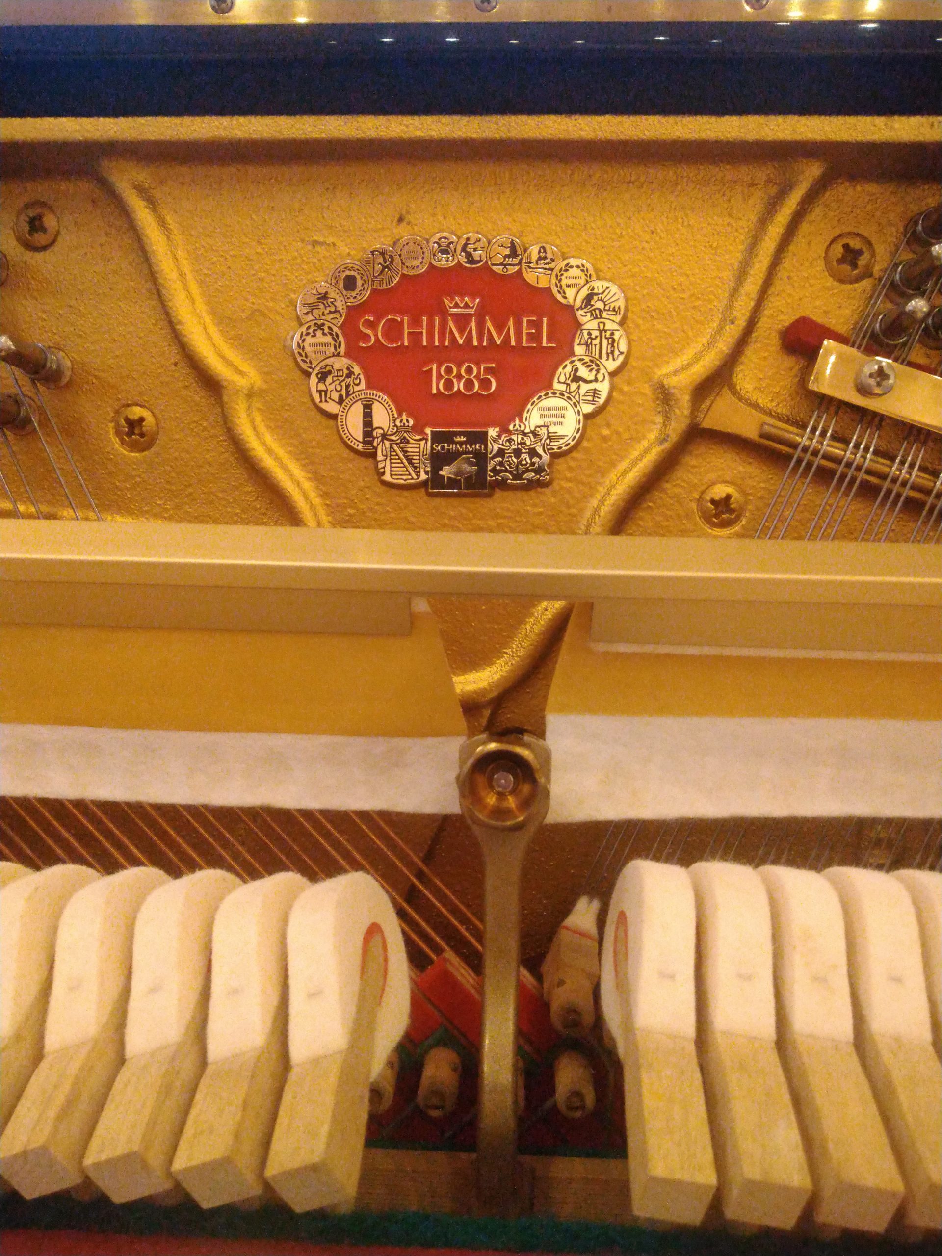 Schimmel Klavier Modell 120, Plattenlogo