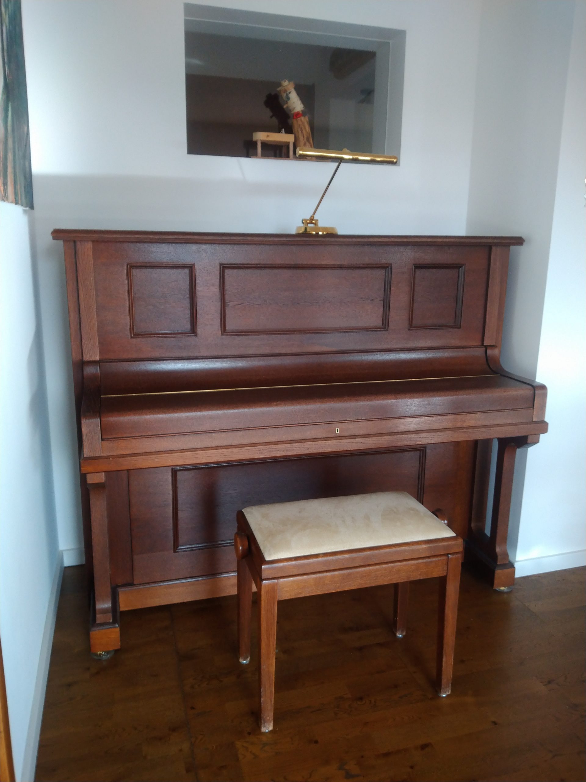 Feurich Klavier Modell 125, Ansicht geschlossen