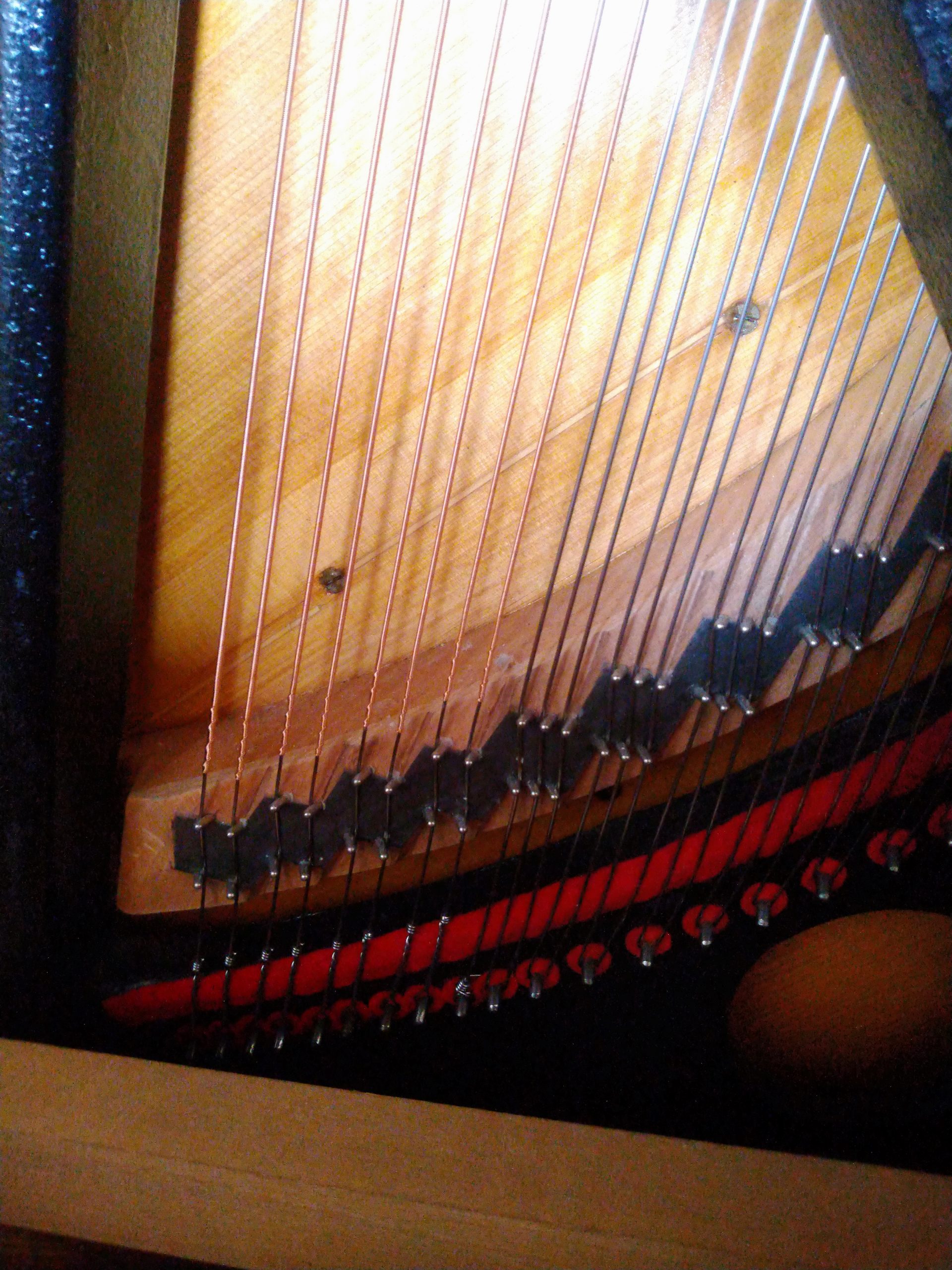 Feurich Klavier Modell 125, Langsteg Übergang