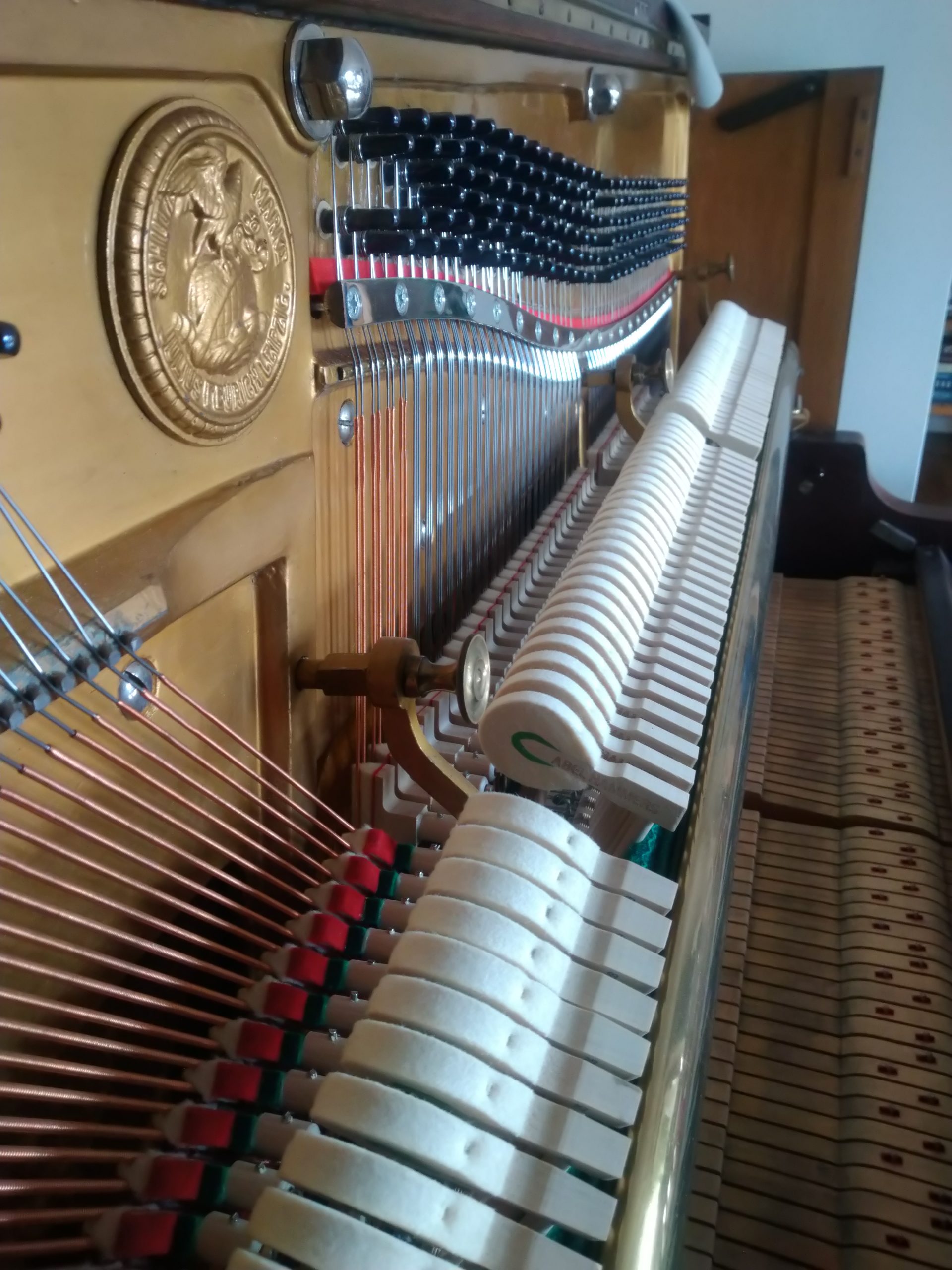 Feurich Klavier Modell 125, Mechanik Mittellage-Diskant