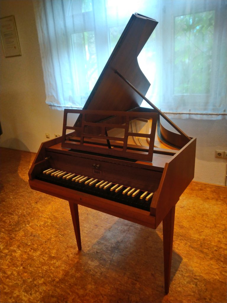 Neupert Cembalo Telemann, Frontansicht Diskantseite