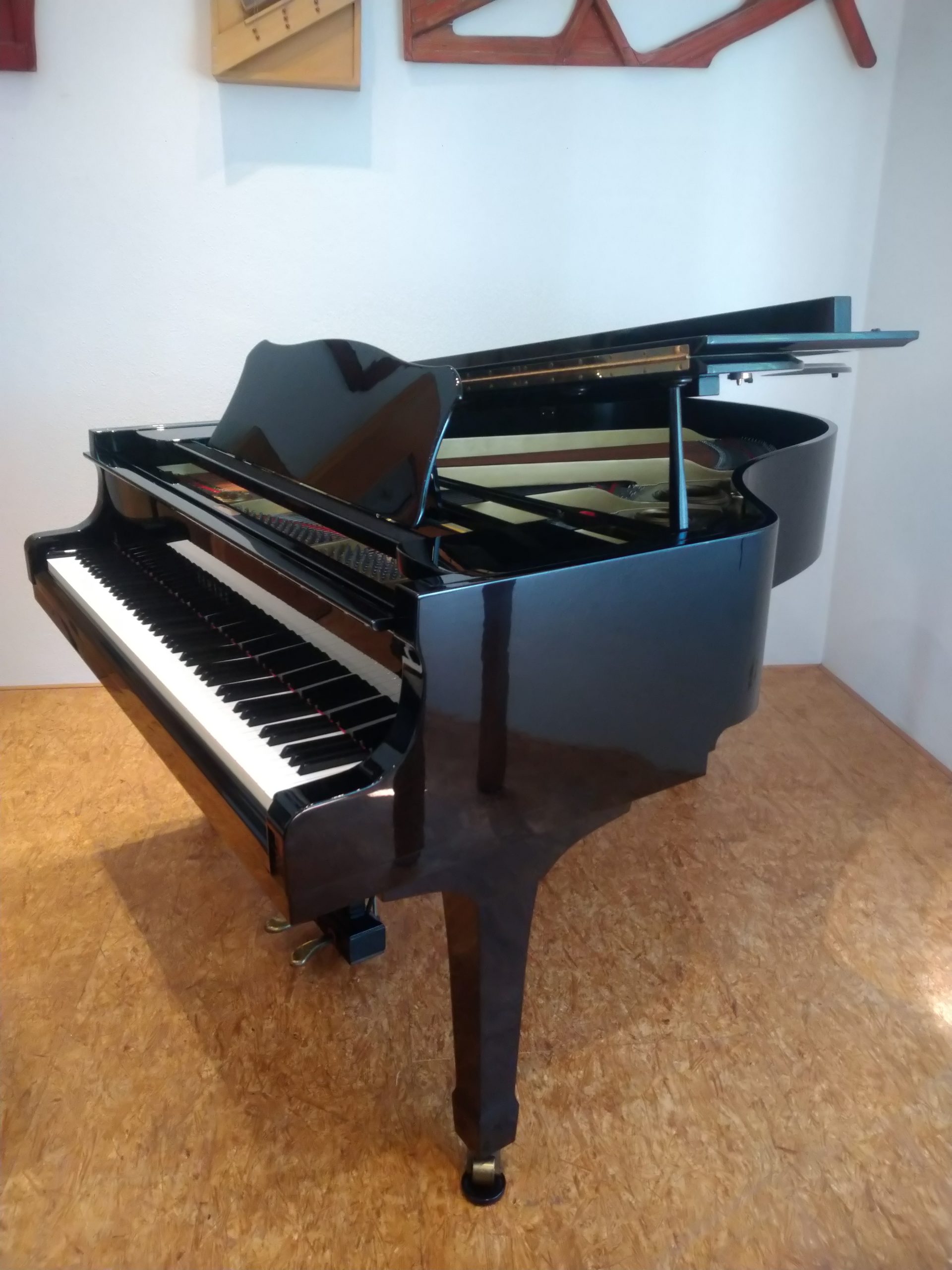 Yamaha Flügel C-3, Deckel halb offen