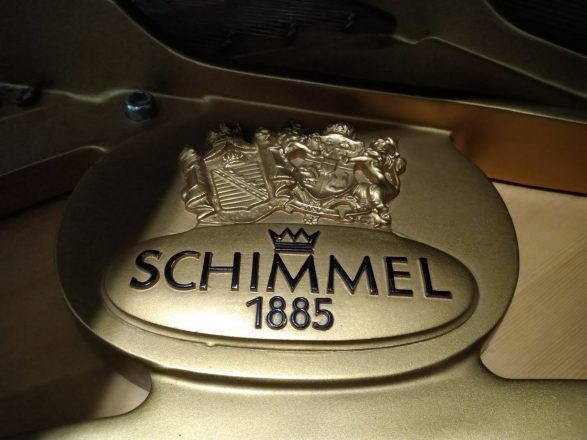 Schimmel Flügel 208, Plattenlogo