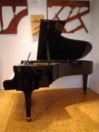 Schimmel Flügel 208, Seitenansicht