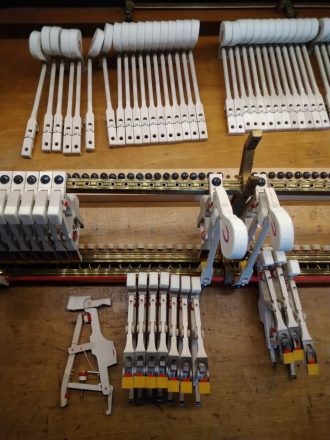 Steinway & Sons Flügel B-211 Montage Mechanikteile