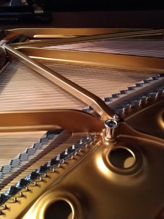 Steinway & Sons Modell B, Gussplatte