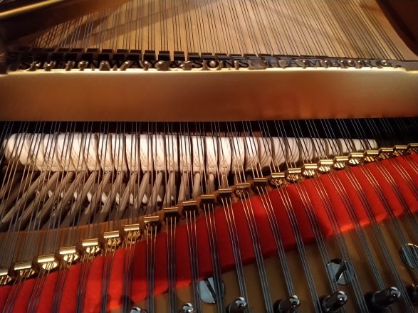 Steinway & Sons Modell B, Mittellage